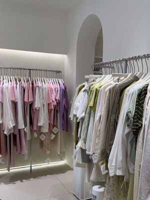 赤峰換衣柜報(bào)價(jià)表電話號(hào)碼-第1張圖片