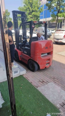 赤峰回收叉車電話號(hào)碼多少-第1張圖片