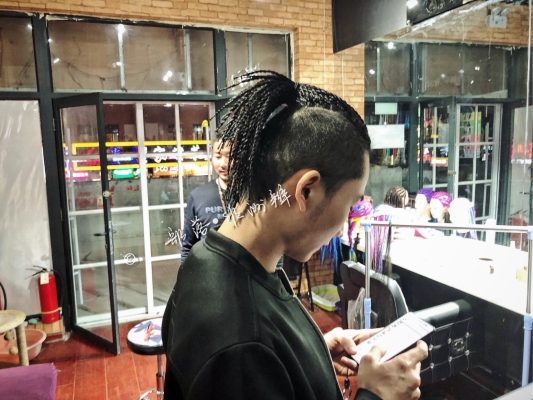 赤峰臟辮發(fā)型店電話號碼-第1張圖片