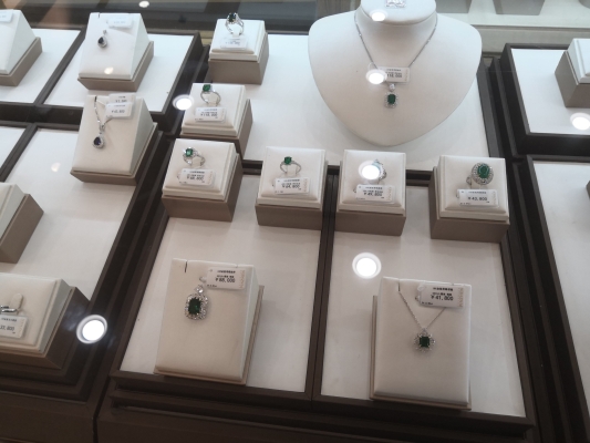 赤峰珠寶典當(dāng)行電話號碼-第1張圖片