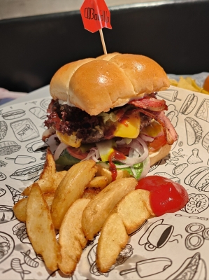 赤峰熱狗漢堡店電話號(hào)碼多少-第1張圖片