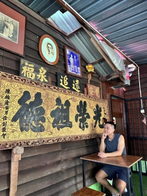 赤峰大門噴漆師傅電話號(hào)碼多少-第1張圖片